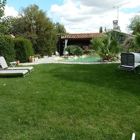 Domaine Le Village Alojamento de Acomodação e Pequeno-almoço Villenouvelle