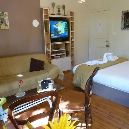 Alojamento de Acomodação e Pequeno-almoço Domaine Le Village 4*