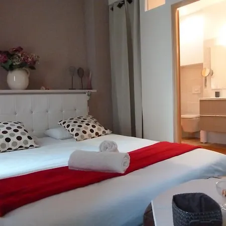 Alojamento de Acomodação e Pequeno-almoço Domaine Le Village