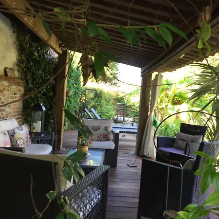 Domaine Le Village Alojamento de Acomodação e Pequeno-almoço Villenouvelle