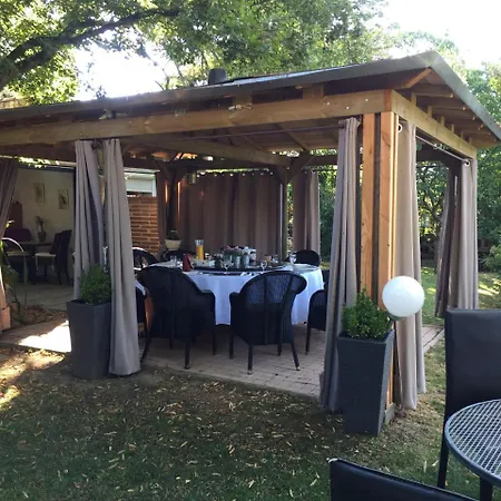 Domaine Le Village Alojamento de Acomodação e Pequeno-almoço Villenouvelle