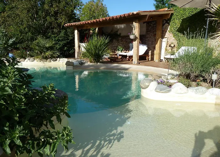 Domaine Le Village Bed & Breakfast