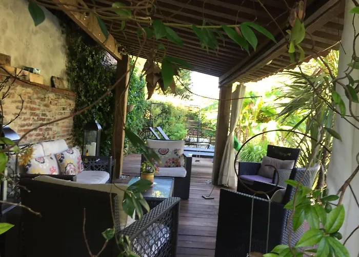 Domaine Le Village Bed & Breakfast Villenouvelle