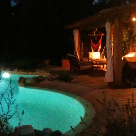 Domaine Le Village Bed and Breakfast