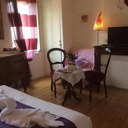 Domaine Le Village Bed and Breakfast