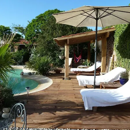 Bed and Breakfast Domaine Le Village 4*