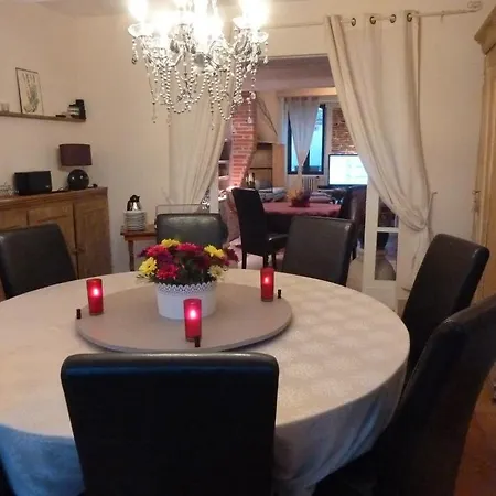 Domaine Le Village Bed and Breakfast Villenouvelle