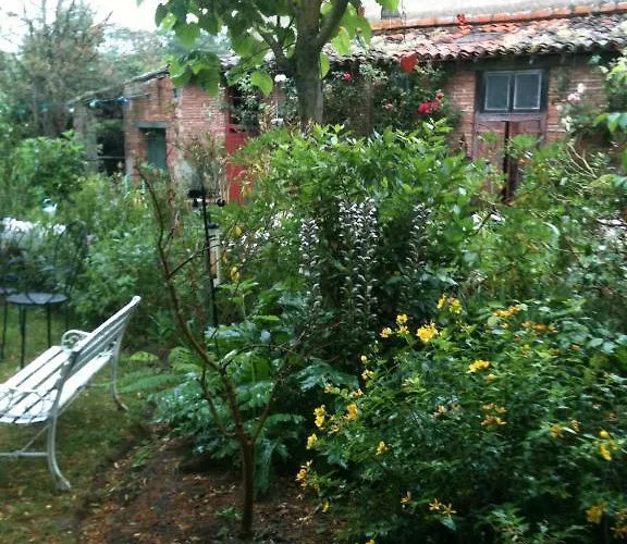 فندق مبيت وإفطار Domaine Le Village 4*