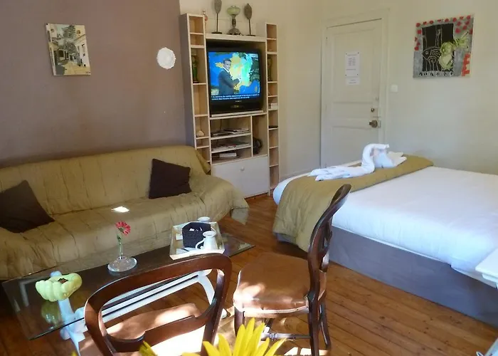 فندق مبيت وإفطار Domaine Le Village 4*